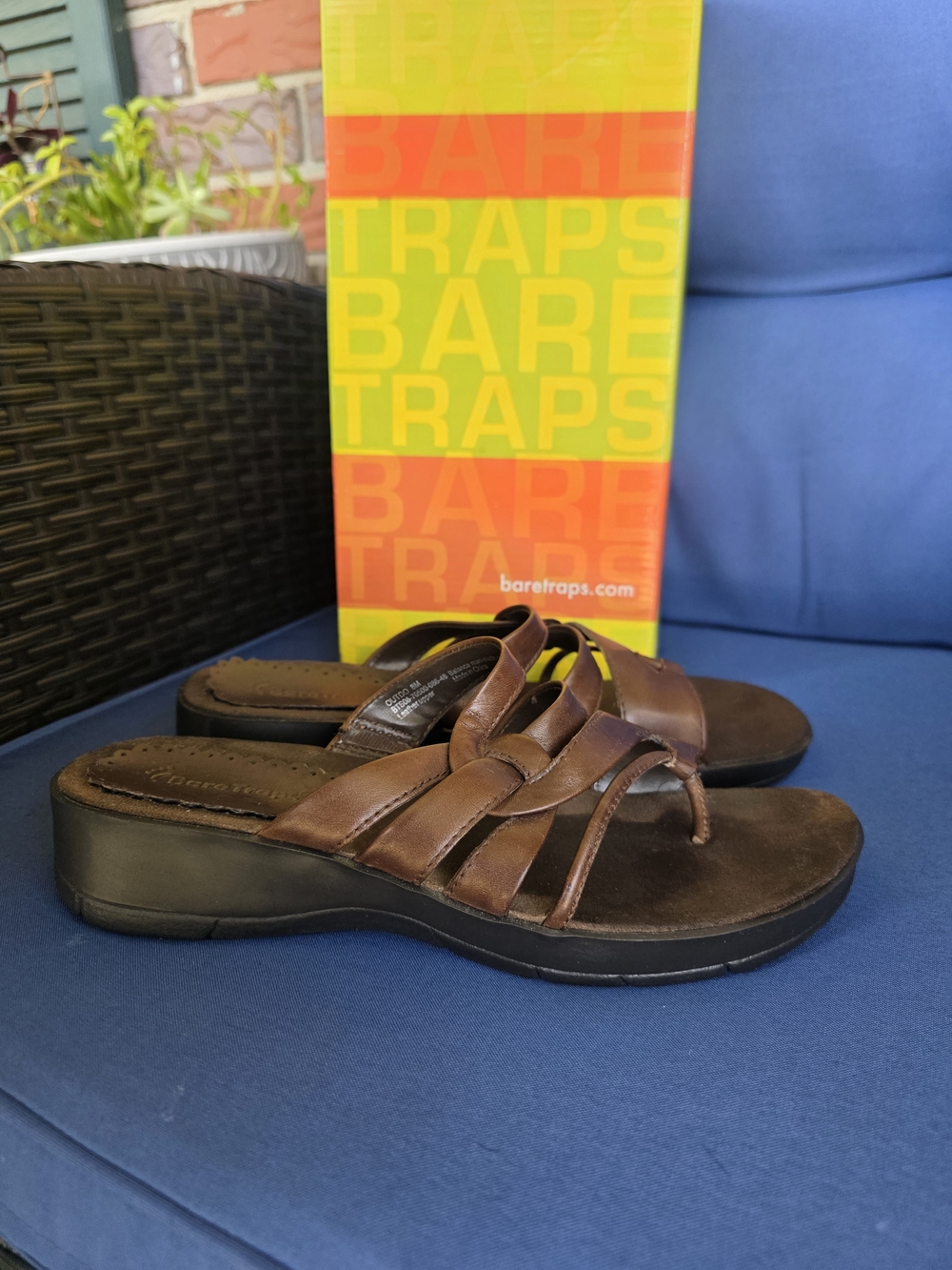 BareTraps Outdo Sandals Brown Leather Comfort Slip‑On 8M w/ Box Slides